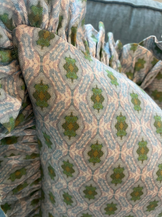 "Passerelle" Ruffle Edge Pillow Cover