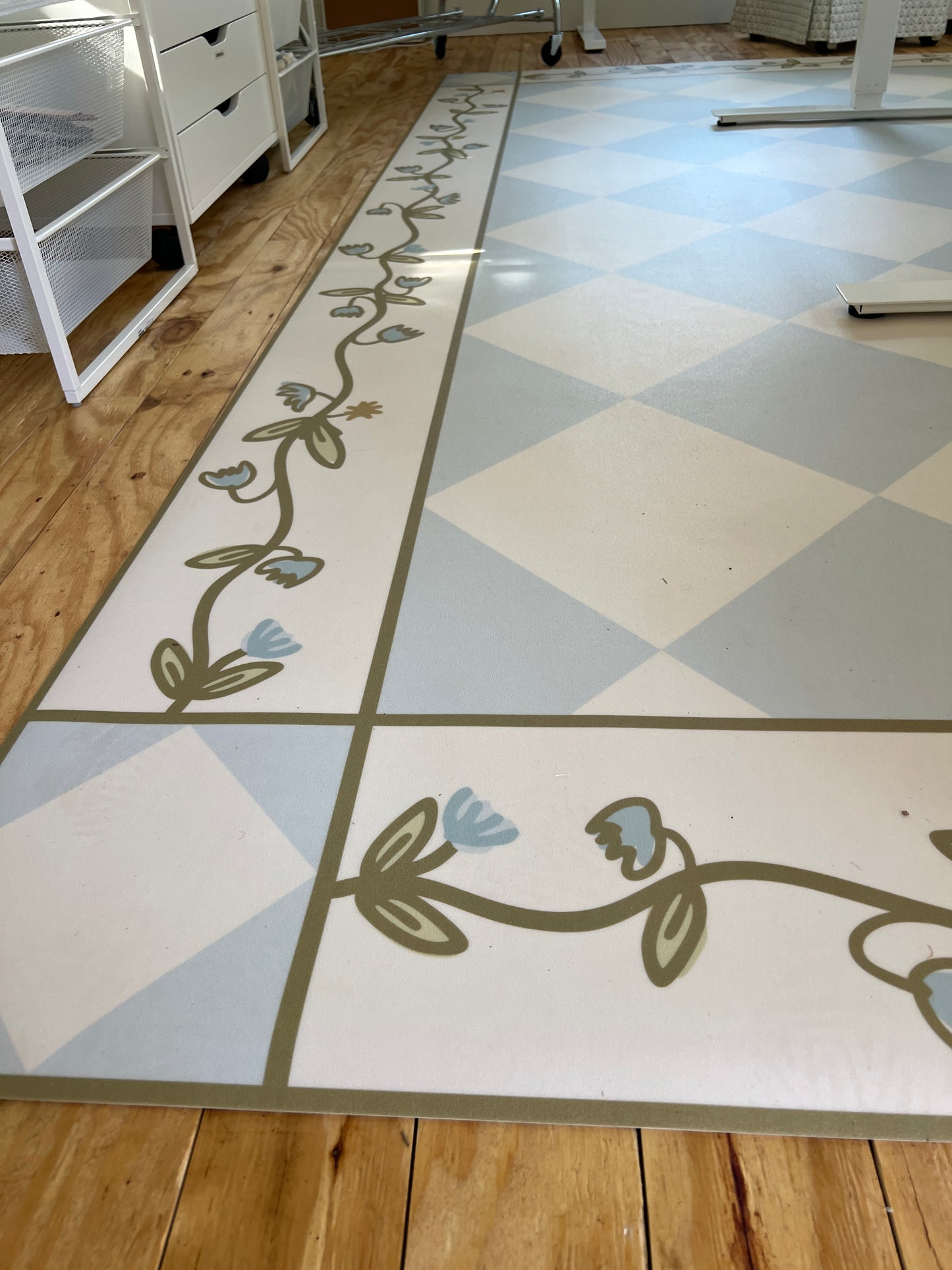 "Floral Diamonds" Checkerboard Cottage Floral Vinyl Floor Mat - 84" x 132"
