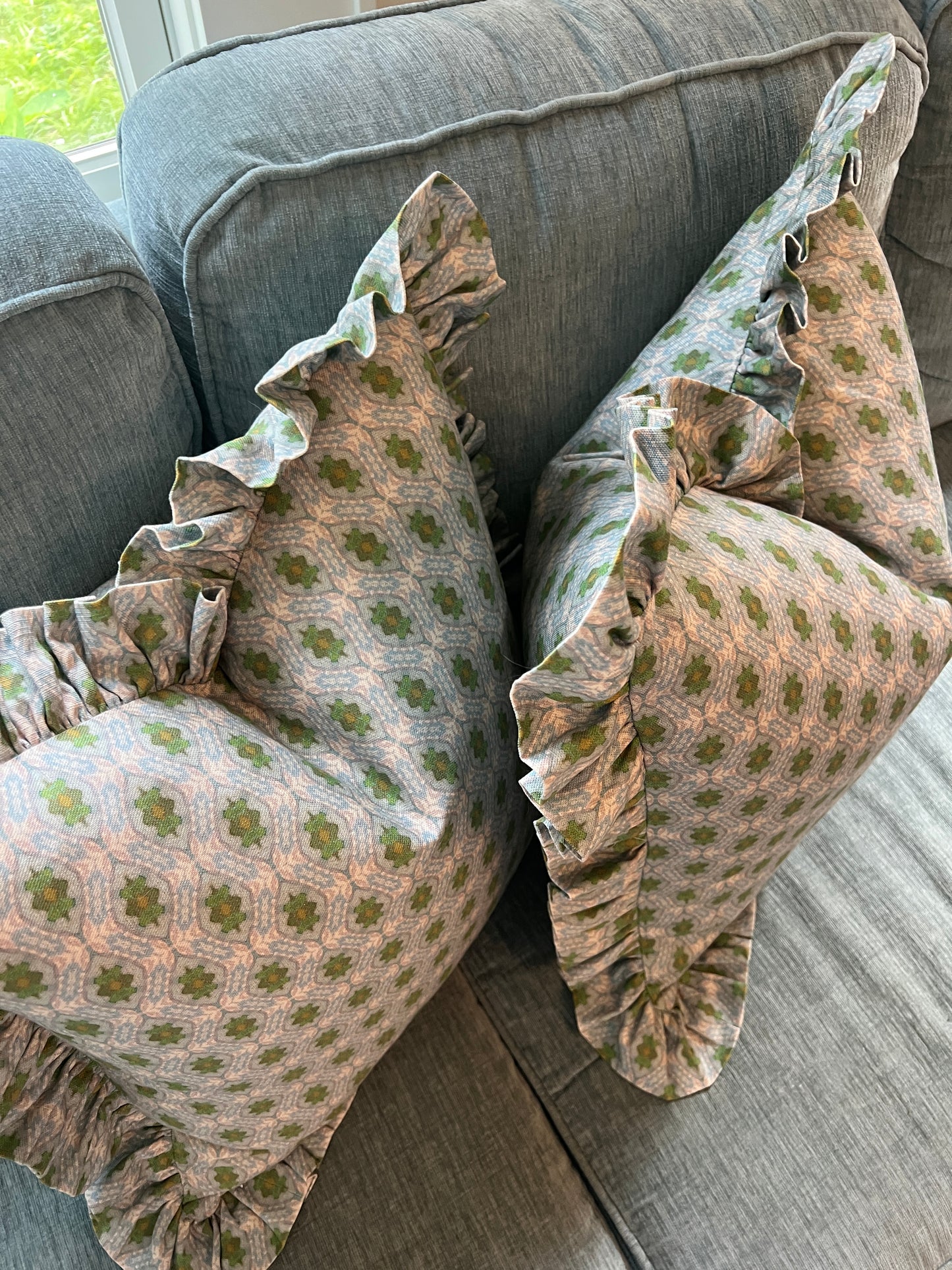 "Passerelle" Ruffle Edge Pillow Cover